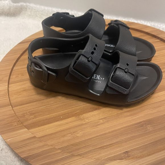 Birkenstock Other - Birkenstock Kids Boys Girls Black Rubber Back Strap Milano Sandals Sz 28 10-10.5